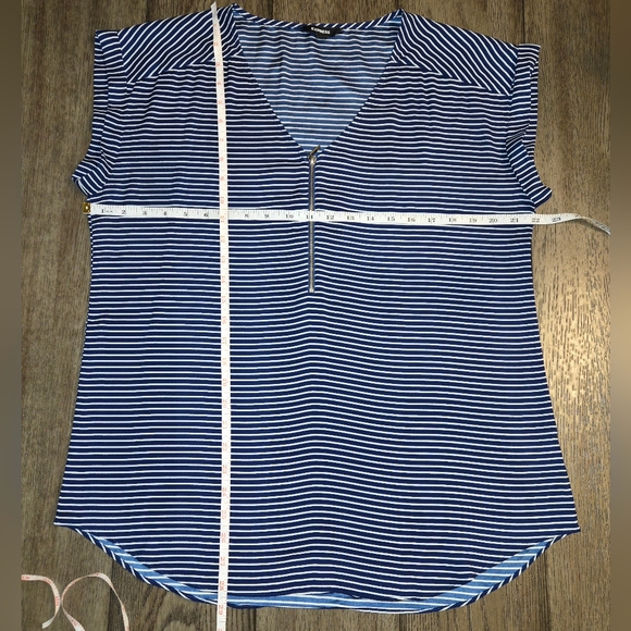 EXPRESS Blue White Striped V-neck Blouse Short Sleeve Size Large - Picture 6 of 10